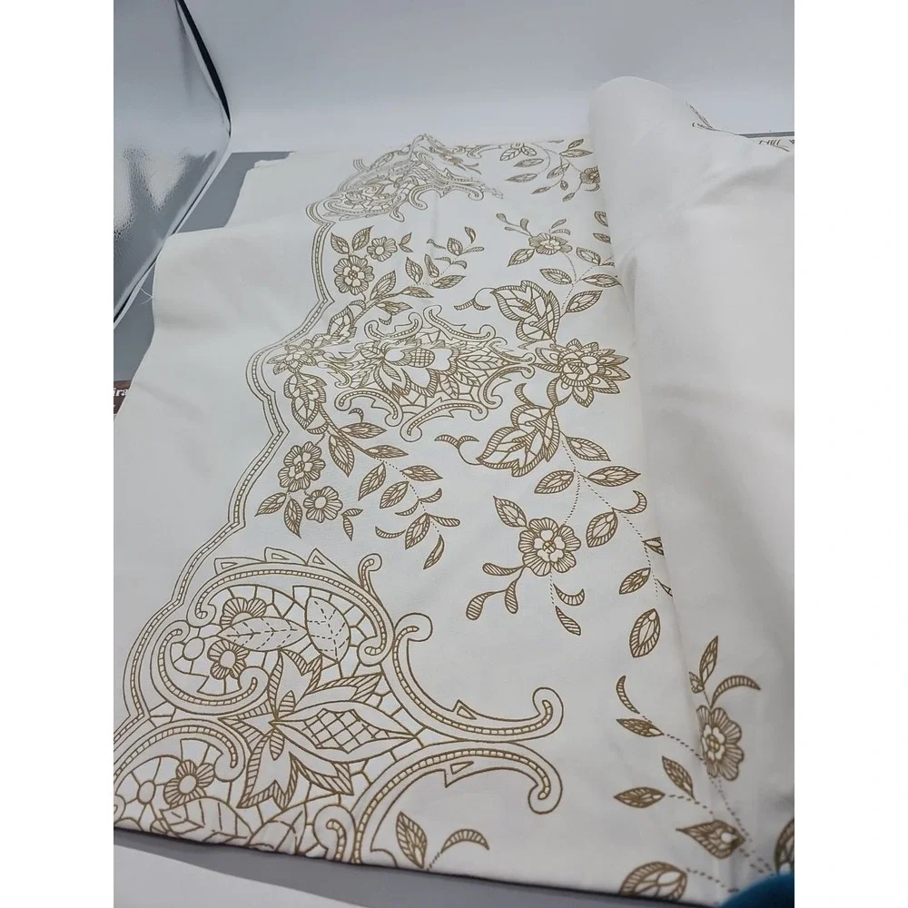 Vintage Madeira White Floral Embroidered Tablecloth 104 x 60 Cotton Flaw